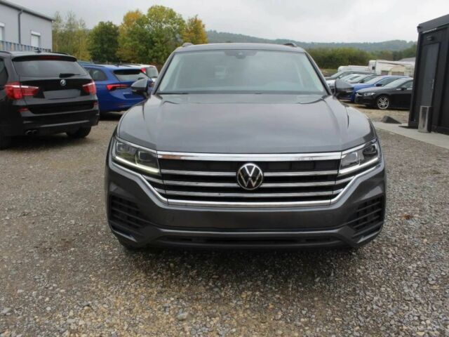 Серый Фольксваген Туарег, объемом двигателя 3 л и пробегом 18 тыс. км за 40200 $, фото 1 на Automoto.ua