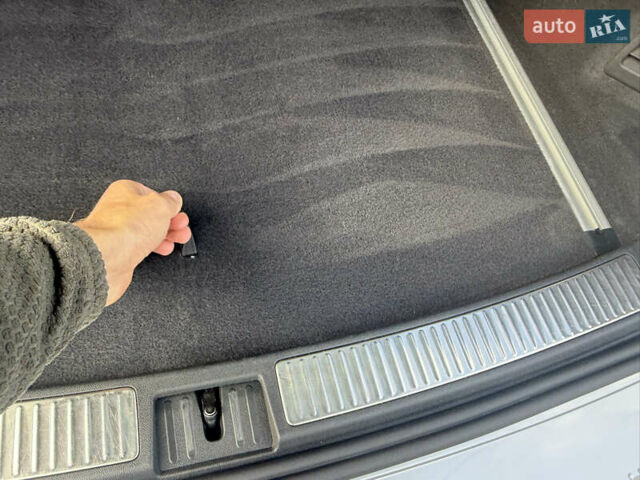 Серый Фольксваген Туарег, объемом двигателя 2.97 л и пробегом 118 тыс. км за 57900 $, фото 47 на Automoto.ua