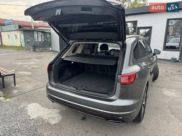 Серый Фольксваген Туарег, объемом двигателя 2.97 л и пробегом 158 тыс. км за 57900 $, фото 66 на Automoto.ua