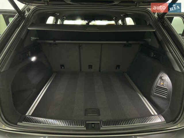 Серый Фольксваген Туарег, объемом двигателя 3 л и пробегом 141 тыс. км за 58999 $, фото 48 на Automoto.ua