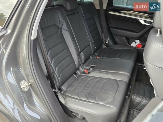 Серый Фольксваген Туарег, объемом двигателя 3 л и пробегом 137 тыс. км за 56900 $, фото 14 на Automoto.ua