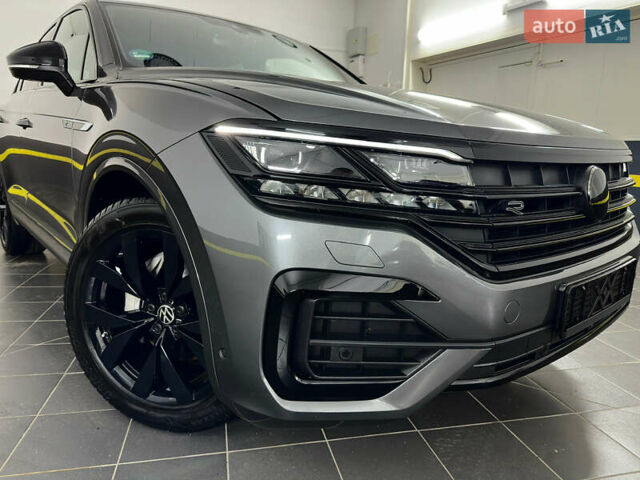 Серый Фольксваген Туарег, объемом двигателя 3 л и пробегом 141 тыс. км за 58999 $, фото 14 на Automoto.ua