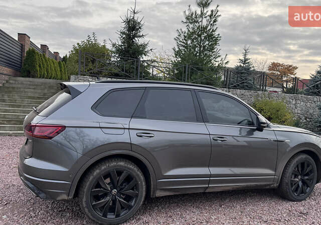 Серый Фольксваген Туарег, объемом двигателя 2.97 л и пробегом 172 тыс. км за 65000 $, фото 28 на Automoto.ua