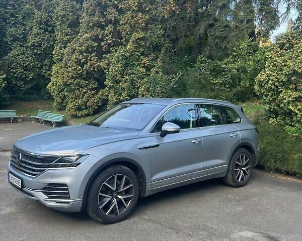 Серый Фольксваген Туарег, объемом двигателя 2.97 л и пробегом 8 тыс. км за 64000 $, фото 2 на Automoto.ua