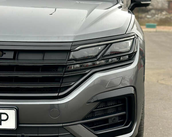 Серый Фольксваген Туарег, объемом двигателя 2.99 л и пробегом 135 тыс. км за 57000 $, фото 7 на Automoto.ua