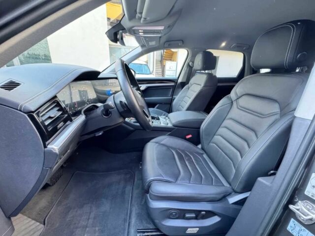 Сірий Фольксваген Туарег, об'ємом двигуна 3 л та пробігом 15 тис. км за 30000 $, фото 6 на Automoto.ua