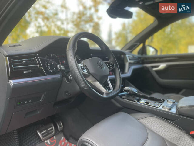 Серый Фольксваген Туарег, объемом двигателя 3 л и пробегом 97 тыс. км за 59400 $, фото 28 на Automoto.ua