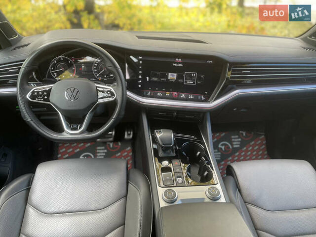 Серый Фольксваген Туарег, объемом двигателя 3 л и пробегом 97 тыс. км за 59400 $, фото 32 на Automoto.ua