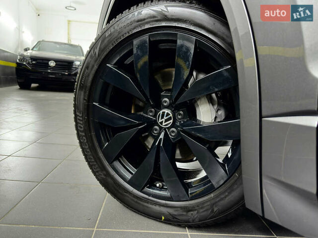 Серый Фольксваген Туарег, объемом двигателя 3 л и пробегом 141 тыс. км за 58999 $, фото 10 на Automoto.ua