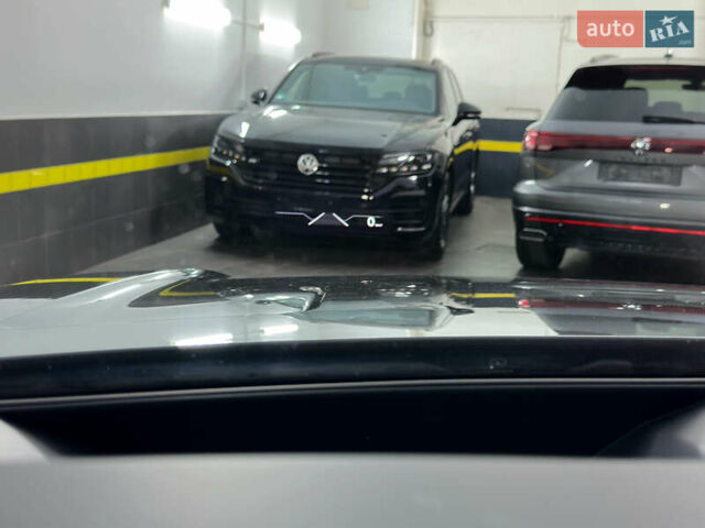 Серый Фольксваген Туарег, объемом двигателя 3 л и пробегом 141 тыс. км за 57999 $, фото 98 на Automoto.ua
