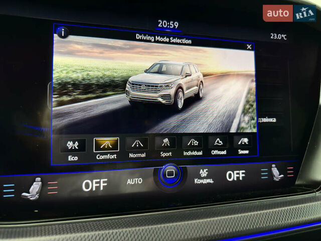 Серый Фольксваген Туарег, объемом двигателя 3 л и пробегом 141 тыс. км за 58999 $, фото 94 на Automoto.ua