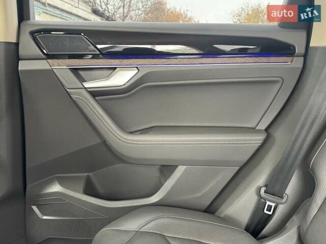 Серый Фольксваген Туарег, объемом двигателя 2.97 л и пробегом 158 тыс. км за 57900 $, фото 45 на Automoto.ua