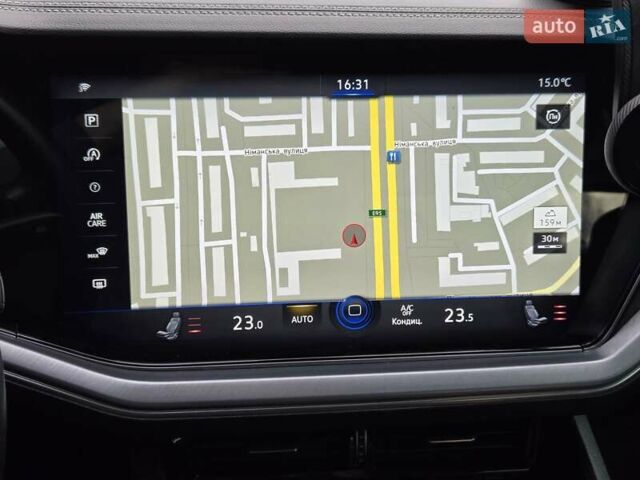 Серый Фольксваген Туарег, объемом двигателя 3 л и пробегом 137 тыс. км за 56900 $, фото 24 на Automoto.ua