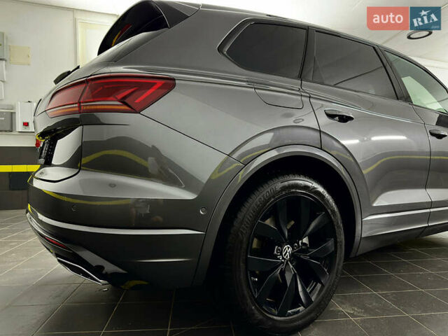 Серый Фольксваген Туарег, объемом двигателя 3 л и пробегом 141 тыс. км за 57999 $, фото 34 на Automoto.ua