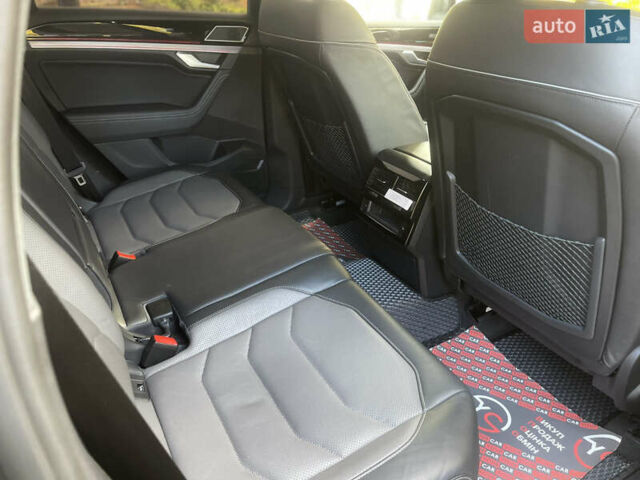 Серый Фольксваген Туарег, объемом двигателя 3 л и пробегом 97 тыс. км за 59400 $, фото 45 на Automoto.ua