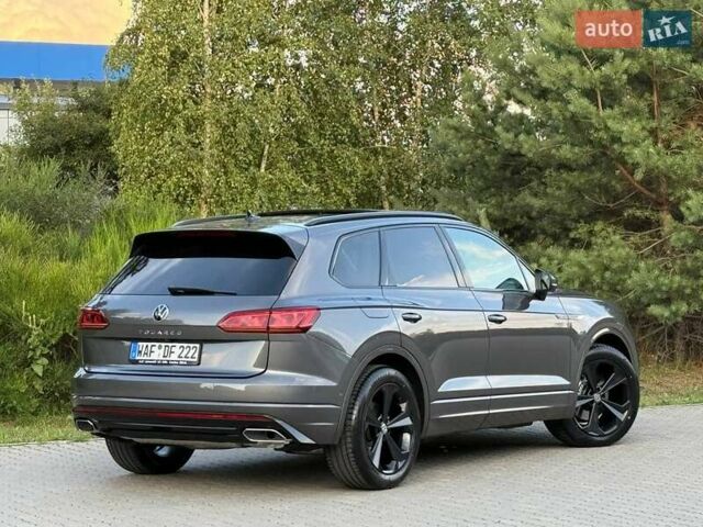 Серый Фольксваген Туарег, объемом двигателя 2.97 л и пробегом 156 тыс. км за 55300 $, фото 77 на Automoto.ua