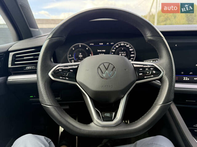 Серый Фольксваген Туарег, объемом двигателя 2.97 л и пробегом 118 тыс. км за 57900 $, фото 39 на Automoto.ua