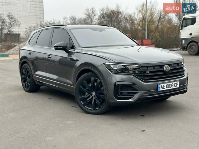 Серый Фольксваген Туарег, объемом двигателя 2.99 л и пробегом 135 тыс. км за 57000 $, фото 3 на Automoto.ua