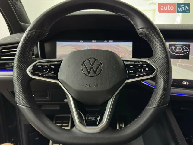 Серый Фольксваген Туарег, объемом двигателя 3 л и пробегом 141 тыс. км за 58999 $, фото 81 на Automoto.ua