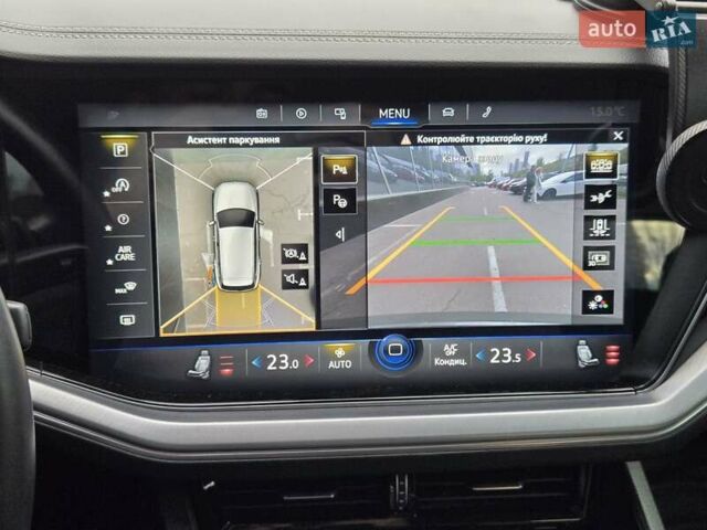 Серый Фольксваген Туарег, объемом двигателя 3 л и пробегом 137 тыс. км за 56900 $, фото 25 на Automoto.ua