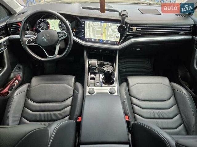 Серый Фольксваген Туарег, объемом двигателя 3 л и пробегом 137 тыс. км за 56900 $, фото 20 на Automoto.ua