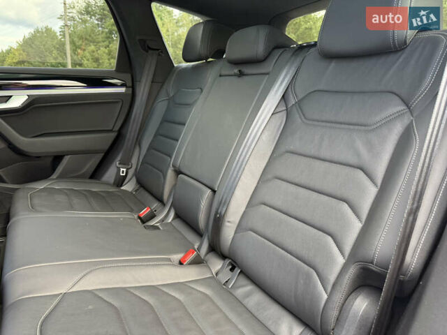 Серый Фольксваген Туарег, объемом двигателя 2.97 л и пробегом 118 тыс. км за 57900 $, фото 32 на Automoto.ua