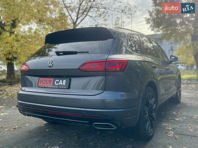 Серый Фольксваген Туарег, объемом двигателя 3 л и пробегом 97 тыс. км за 58999 $, фото 24 на Automoto.ua