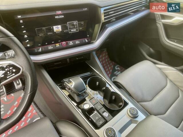 Серый Фольксваген Туарег, объемом двигателя 3 л и пробегом 97 тыс. км за 58999 $, фото 36 на Automoto.ua