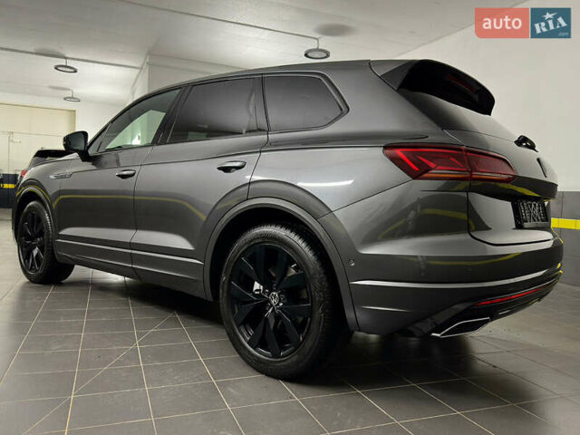 Серый Фольксваген Туарег, объемом двигателя 3 л и пробегом 141 тыс. км за 57999 $, фото 19 на Automoto.ua