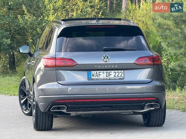 Серый Фольксваген Туарег, объемом двигателя 2.97 л и пробегом 156 тыс. км за 55300 $, фото 69 на Automoto.ua