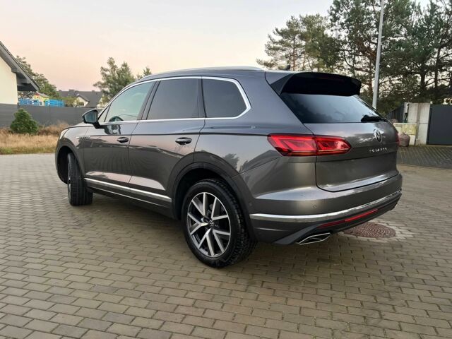 Серый Фольксваген Туарег, объемом двигателя 3 л и пробегом 14 тыс. км за 40000 $, фото 5 на Automoto.ua