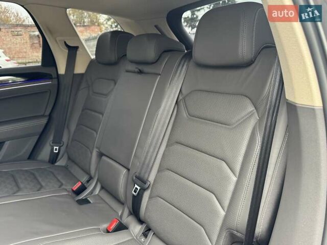 Серый Фольксваген Туарег, объемом двигателя 2.97 л и пробегом 158 тыс. км за 57900 $, фото 51 на Automoto.ua