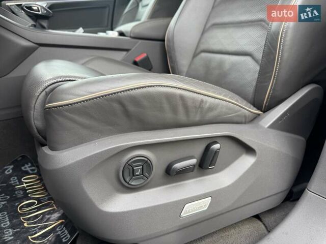 Серый Фольксваген Туарег, объемом двигателя 2.97 л и пробегом 158 тыс. км за 57900 $, фото 78 на Automoto.ua