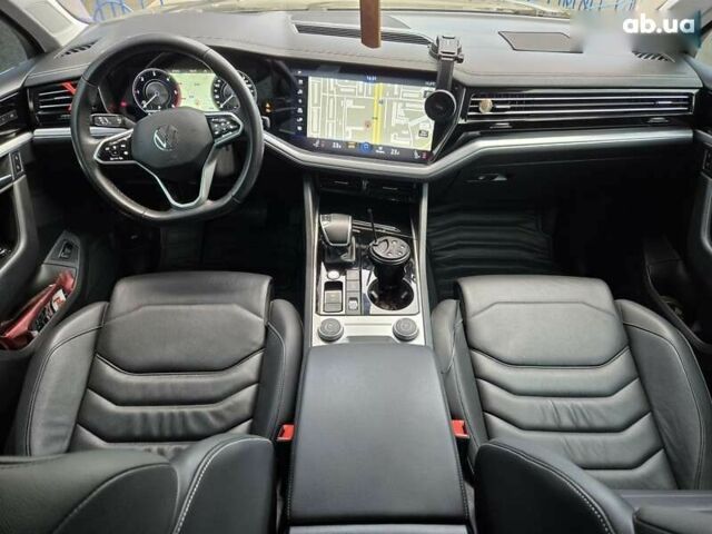 Серый Фольксваген Туарег, объемом двигателя 3 л и пробегом 137 тыс. км за 56900 $, фото 20 на Automoto.ua