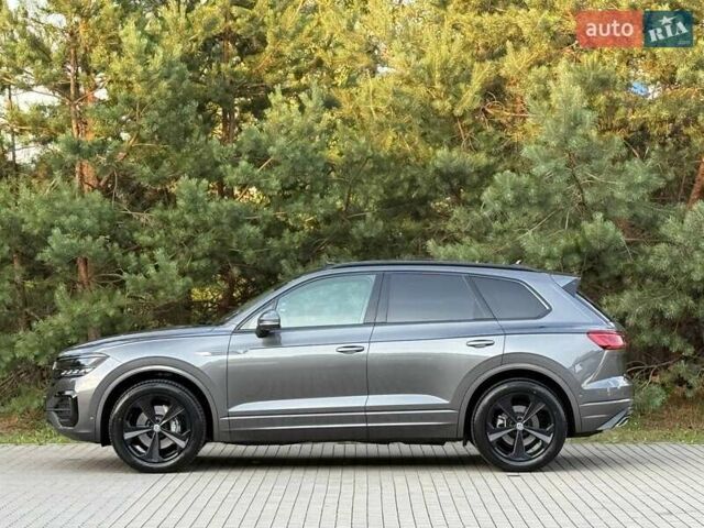 Серый Фольксваген Туарег, объемом двигателя 2.97 л и пробегом 156 тыс. км за 55300 $, фото 84 на Automoto.ua