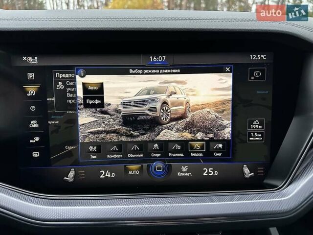 Серый Фольксваген Туарег, объемом двигателя 2.97 л и пробегом 156 тыс. км за 55300 $, фото 42 на Automoto.ua