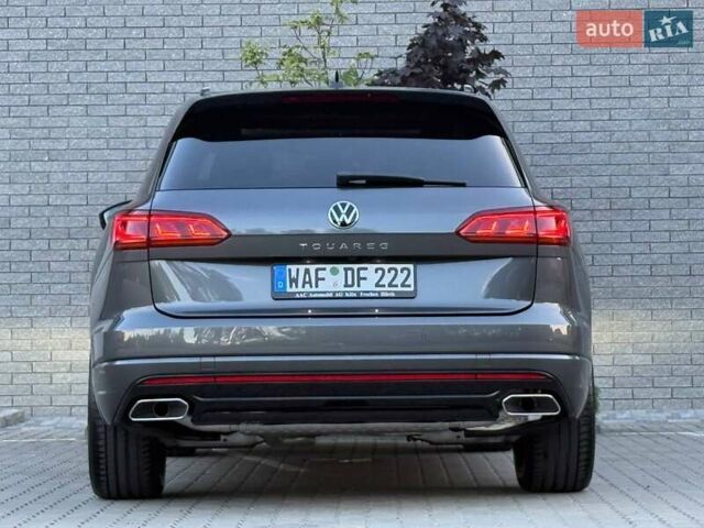 Серый Фольксваген Туарег, объемом двигателя 2.97 л и пробегом 156 тыс. км за 55300 $, фото 87 на Automoto.ua