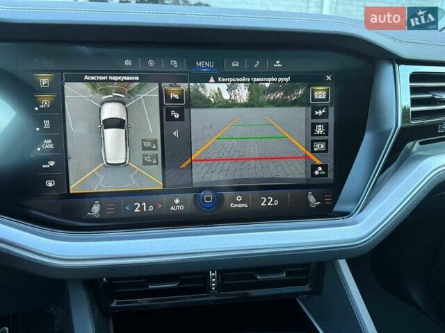 Серый Фольксваген Туарег, объемом двигателя 2.97 л и пробегом 156 тыс. км за 55300 $, фото 44 на Automoto.ua