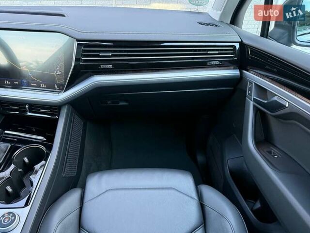 Серый Фольксваген Туарег, объемом двигателя 2.97 л и пробегом 156 тыс. км за 55300 $, фото 34 на Automoto.ua