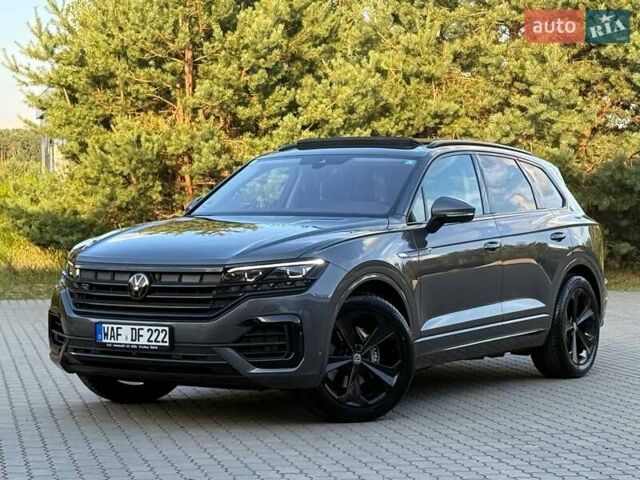 Серый Фольксваген Туарег, объемом двигателя 2.97 л и пробегом 156 тыс. км за 55300 $, фото 6 на Automoto.ua