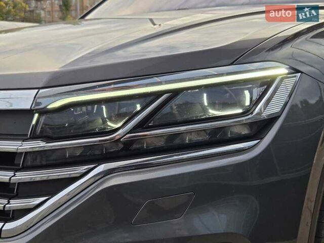 Серый Фольксваген Туарег, объемом двигателя 3 л и пробегом 137 тыс. км за 56900 $, фото 29 на Automoto.ua