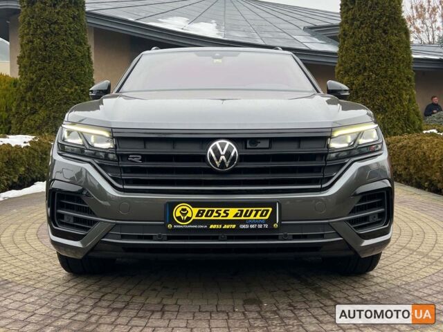 Сірий Фольксваген Туарег, об'ємом двигуна 3 л та пробігом 57 тис. км за 67600 $, фото 1 на Automoto.ua