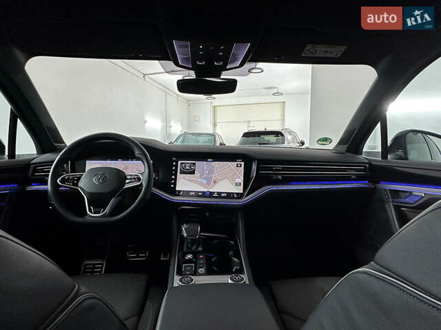 Серый Фольксваген Туарег, объемом двигателя 3 л и пробегом 141 тыс. км за 57999 $, фото 79 на Automoto.ua