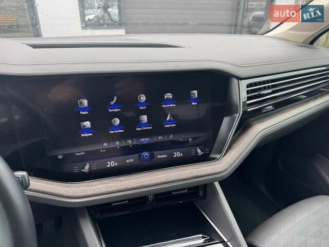 Серый Фольксваген Туарег, объемом двигателя 2.97 л и пробегом 158 тыс. км за 57900 $, фото 20 на Automoto.ua