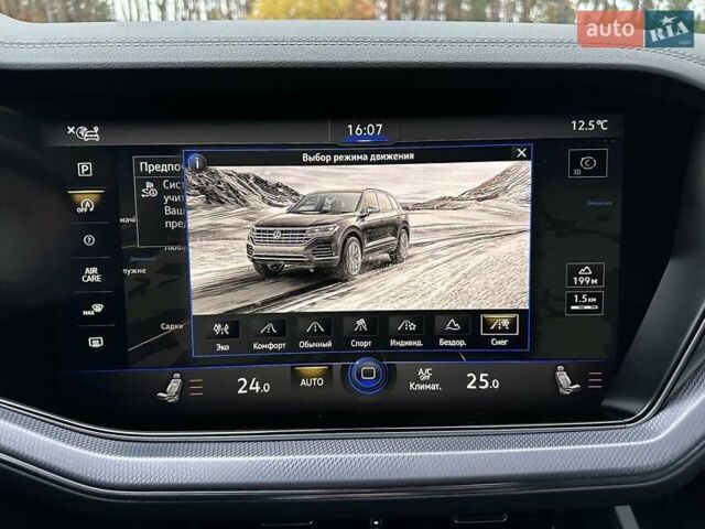 Серый Фольксваген Туарег, объемом двигателя 2.97 л и пробегом 156 тыс. км за 55300 $, фото 41 на Automoto.ua