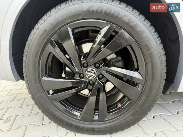 Серый Фольксваген Туарег, объемом двигателя 2.97 л и пробегом 118 тыс. км за 57900 $, фото 11 на Automoto.ua