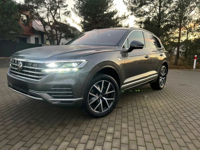 Серый Фольксваген Туарег, объемом двигателя 3 л и пробегом 14 тыс. км за 40000 $, фото 1 на Automoto.ua