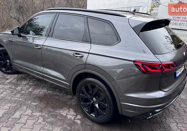 Серый Фольксваген Туарег, объемом двигателя 2.97 л и пробегом 172 тыс. км за 65000 $, фото 7 на Automoto.ua