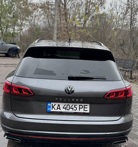 Серый Фольксваген Туарег, объемом двигателя 2.97 л и пробегом 172 тыс. км за 65000 $, фото 6 на Automoto.ua