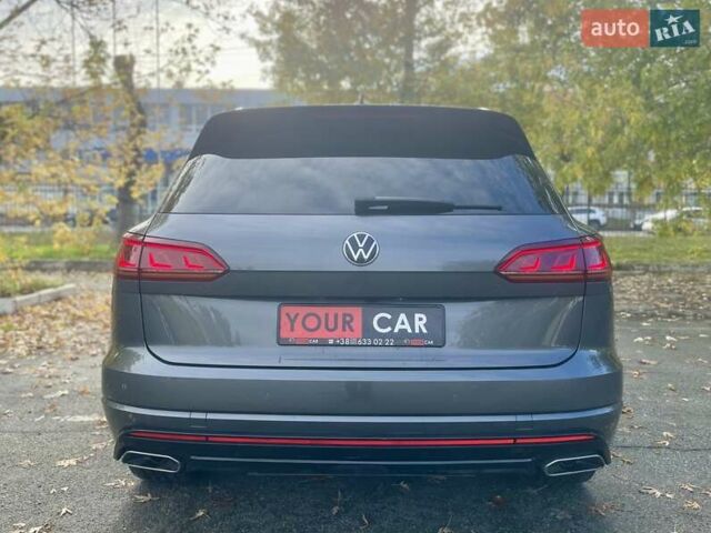 Серый Фольксваген Туарег, объемом двигателя 3 л и пробегом 97 тыс. км за 58999 $, фото 23 на Automoto.ua